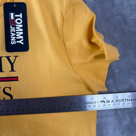 Tommy Jeans Womens Preppy Casual T-Shirt Sz S or M Yellow Short Sleeve Crew Neck - Picture 7 of 10